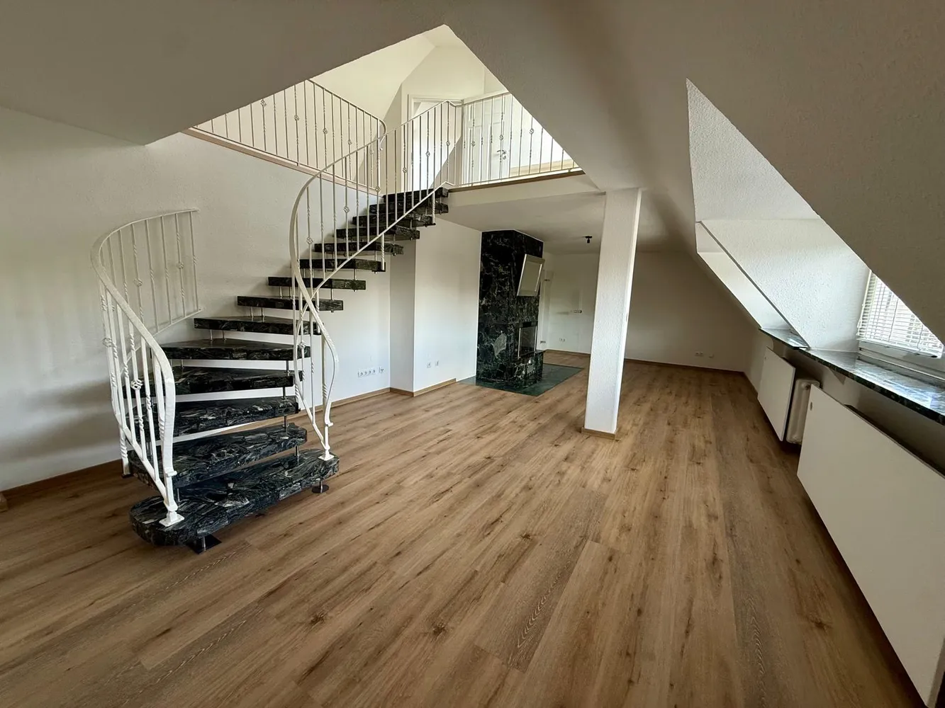 4 Zimmer Wohnung mit 120 m² in Nürnberg – Bild 2