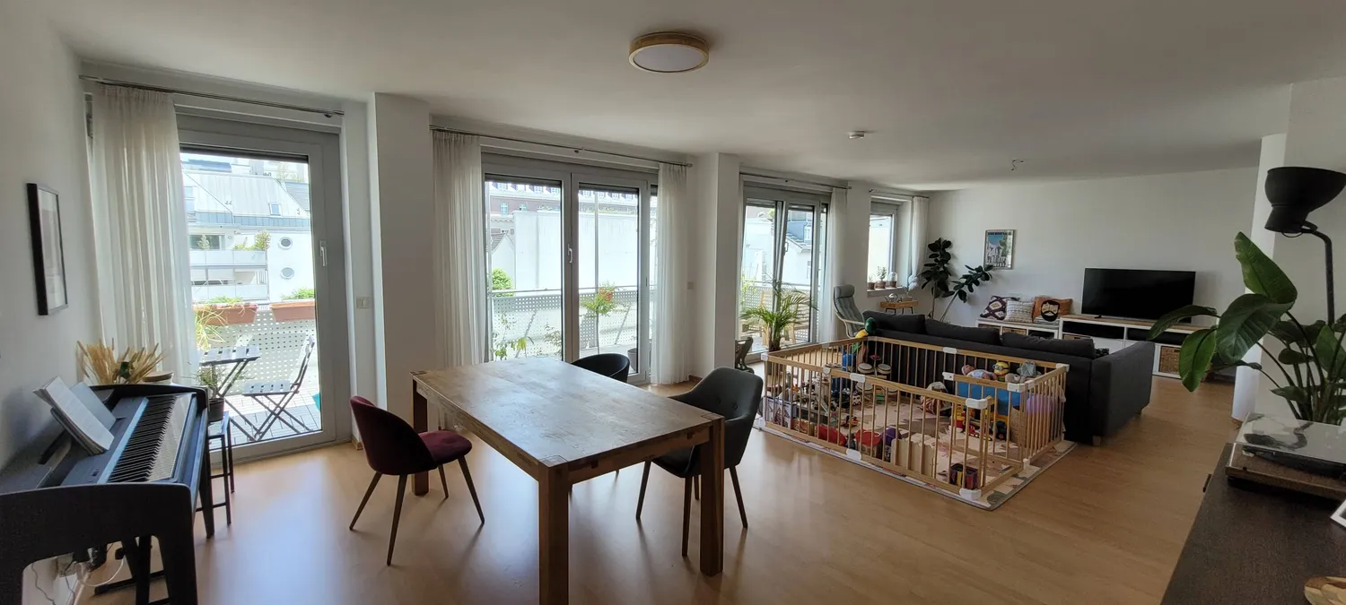 5 Zimmer Wohnung mit 150 m² in Düsseldorf – Bild 1