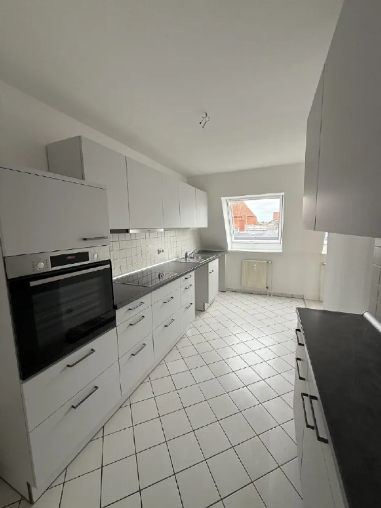 5 Zimmer Wohnung mit 143 m² in Lübeck – Bild 3