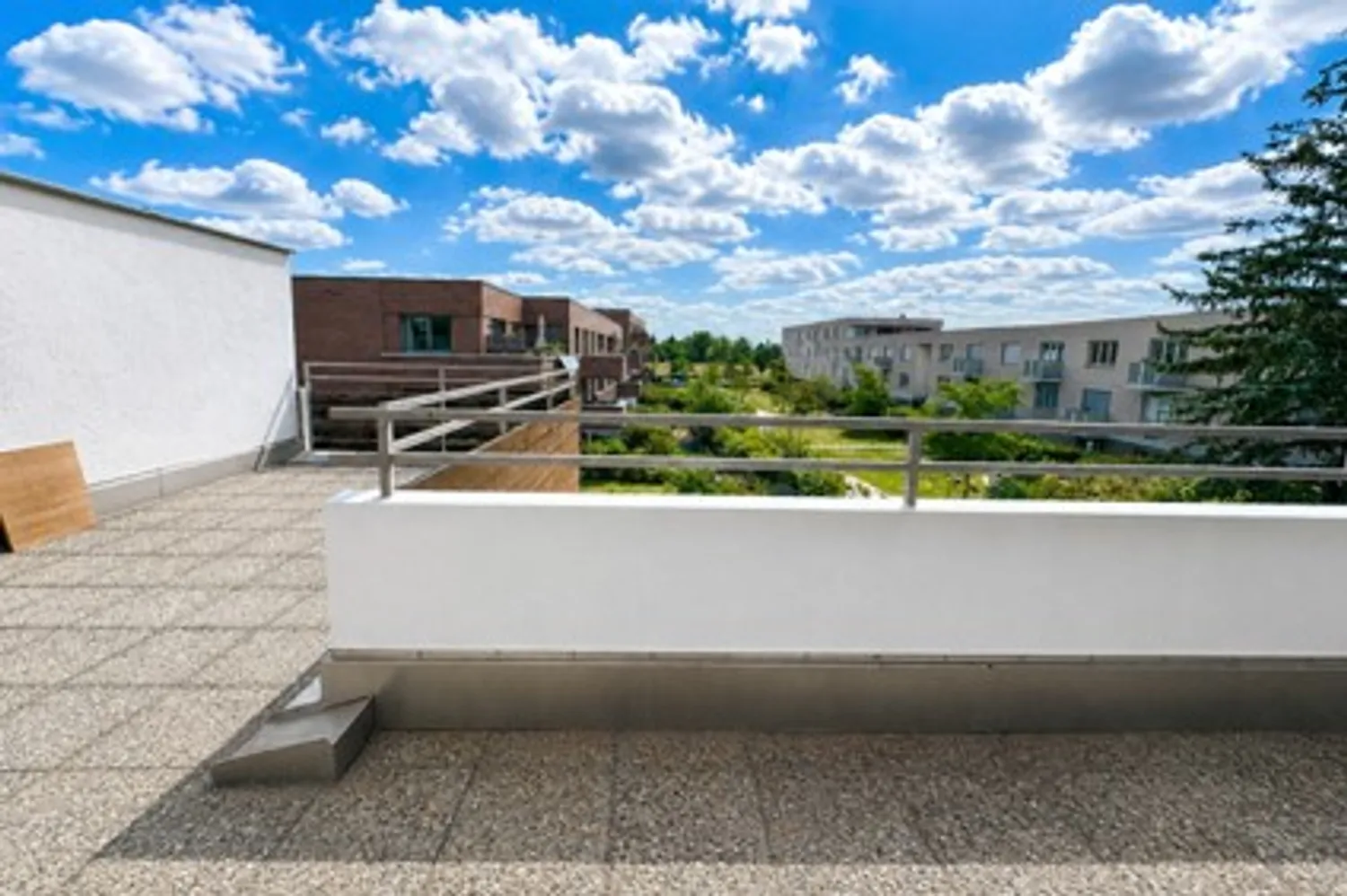 2 Zimmer Wohnung mit 76 m² in München – Bild 2
