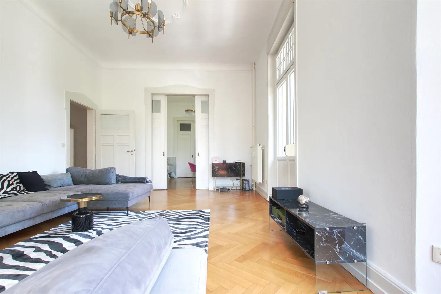 5 Zimmer Wohnung mit 150 m² in Frankfurt am Main – Bild 2