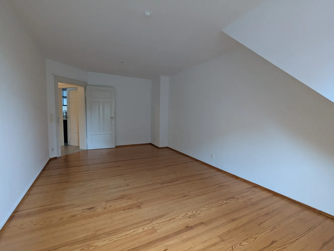 6 Zimmer Wohnung mit 200 m² in Saarbrücken – Bild 3