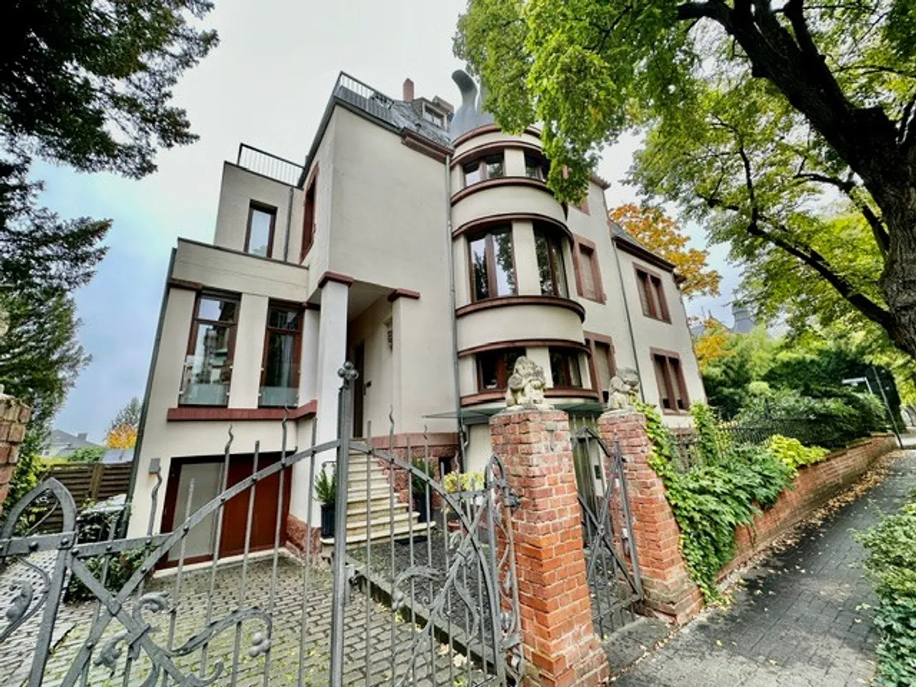 5 Zimmer Wohnung mit 201 m² in Wiesbaden – Bild 5