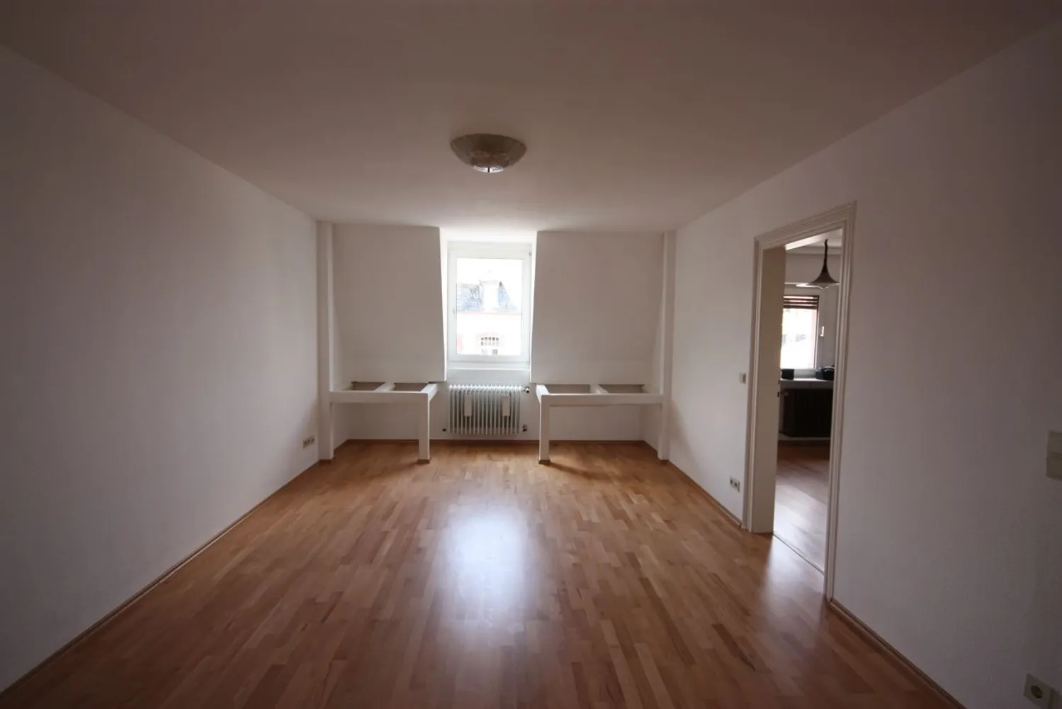 4 Zimmer Wohnung mit 100 m² in Frankfurt am Main – Bild 1