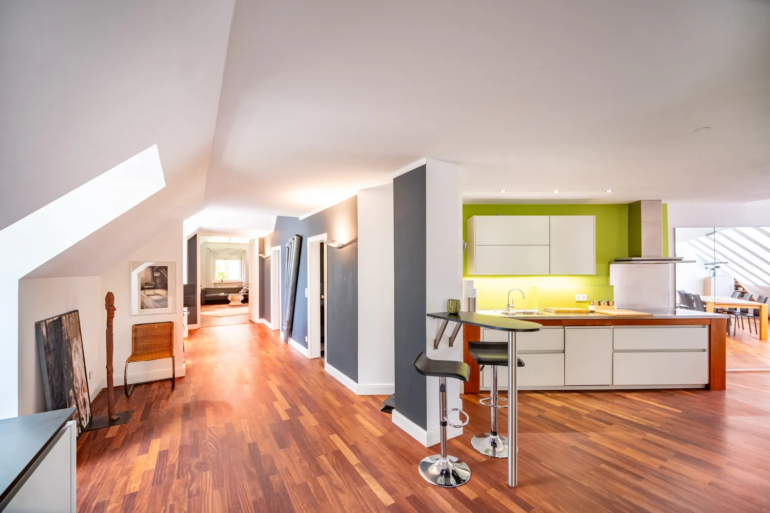 4 Zimmer Wohnung mit 192 m² in München – Bild 1