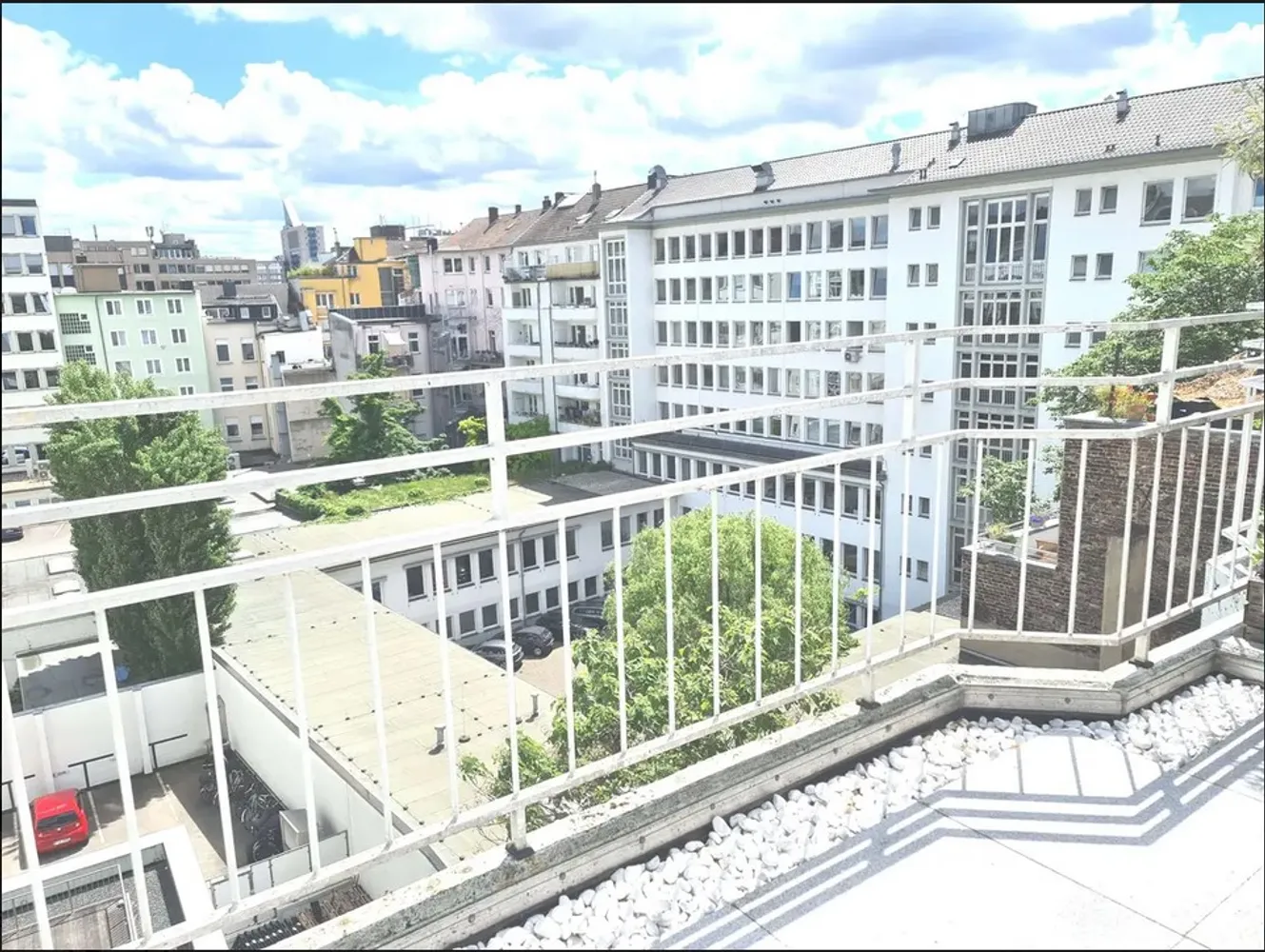 2 Zimmer Wohnung mit 95 m² in Düsseldorf – Bild 2