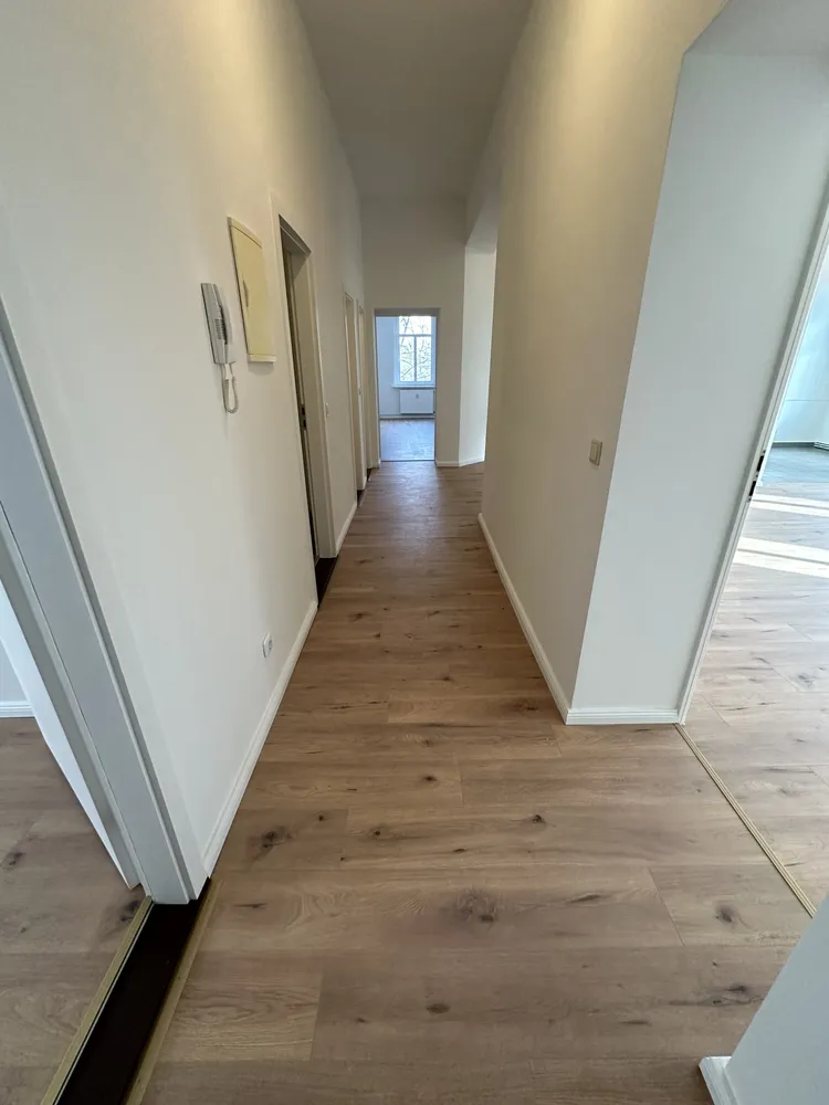 4 Zimmer Wohnung mit 120 m² in Berlin – Bild 2