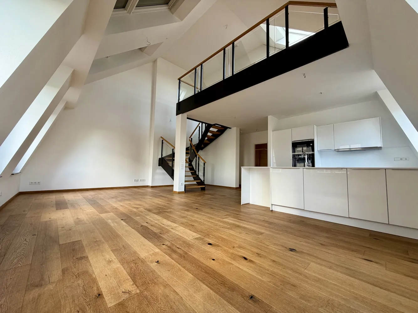4 Zimmer Wohnung mit 120 m² in Frankfurt am Main – Bild 2