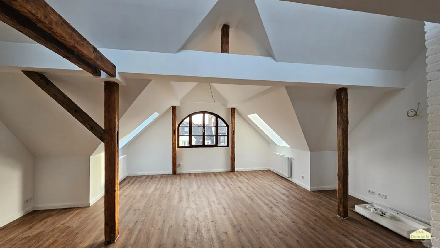 4 Zimmer Wohnung mit 129 m² in Wiesbaden – Bild 1