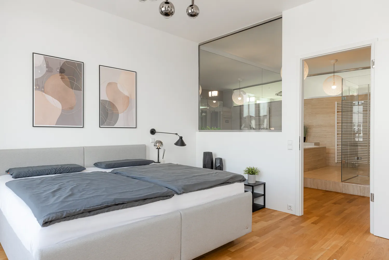 6 Zimmer Wohnung mit 334 m² in Frankfurt am Main – Bild 2