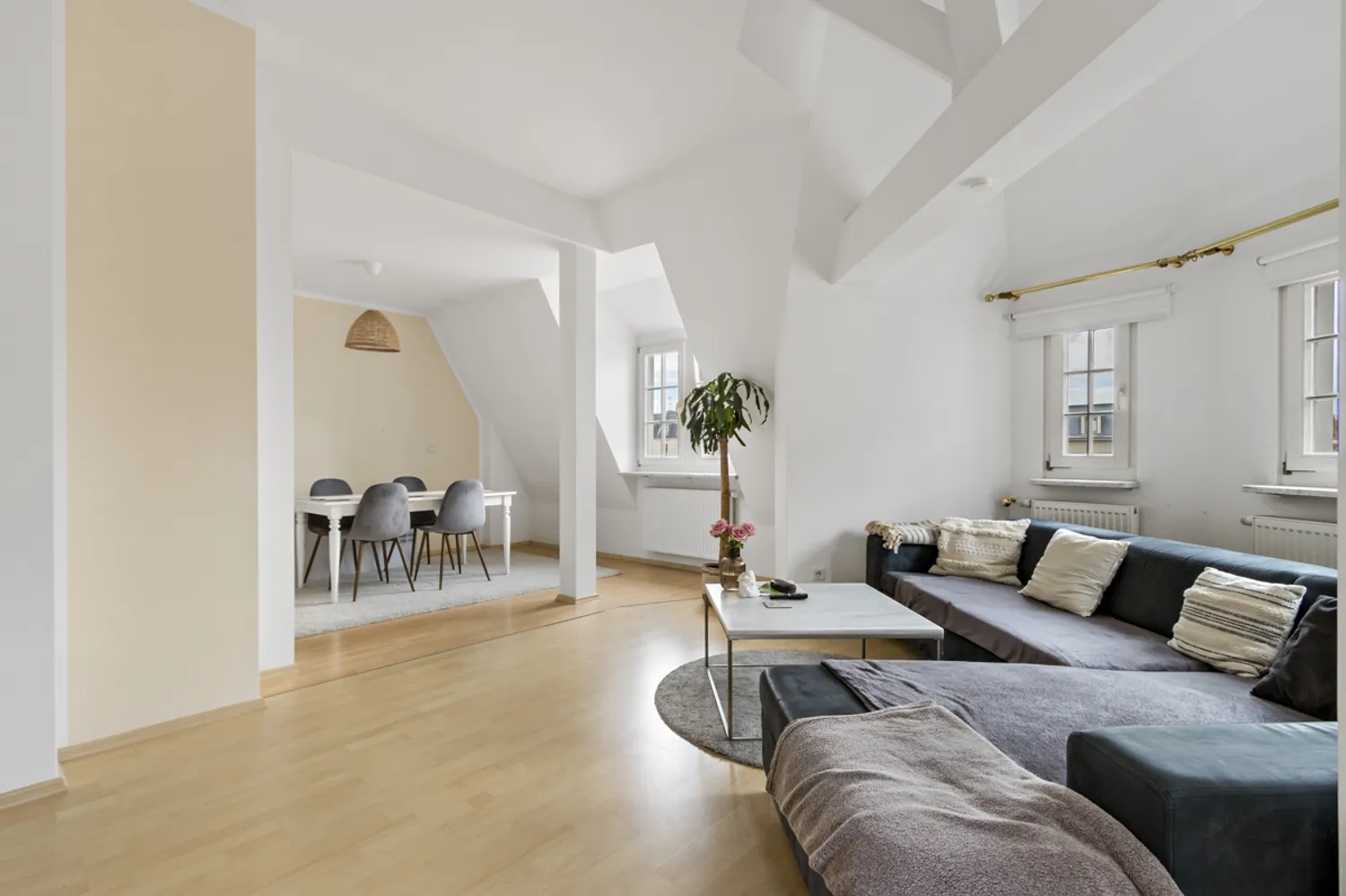 4 Zimmer Wohnung mit 120 m² in Halle (Saale) – Bild 1