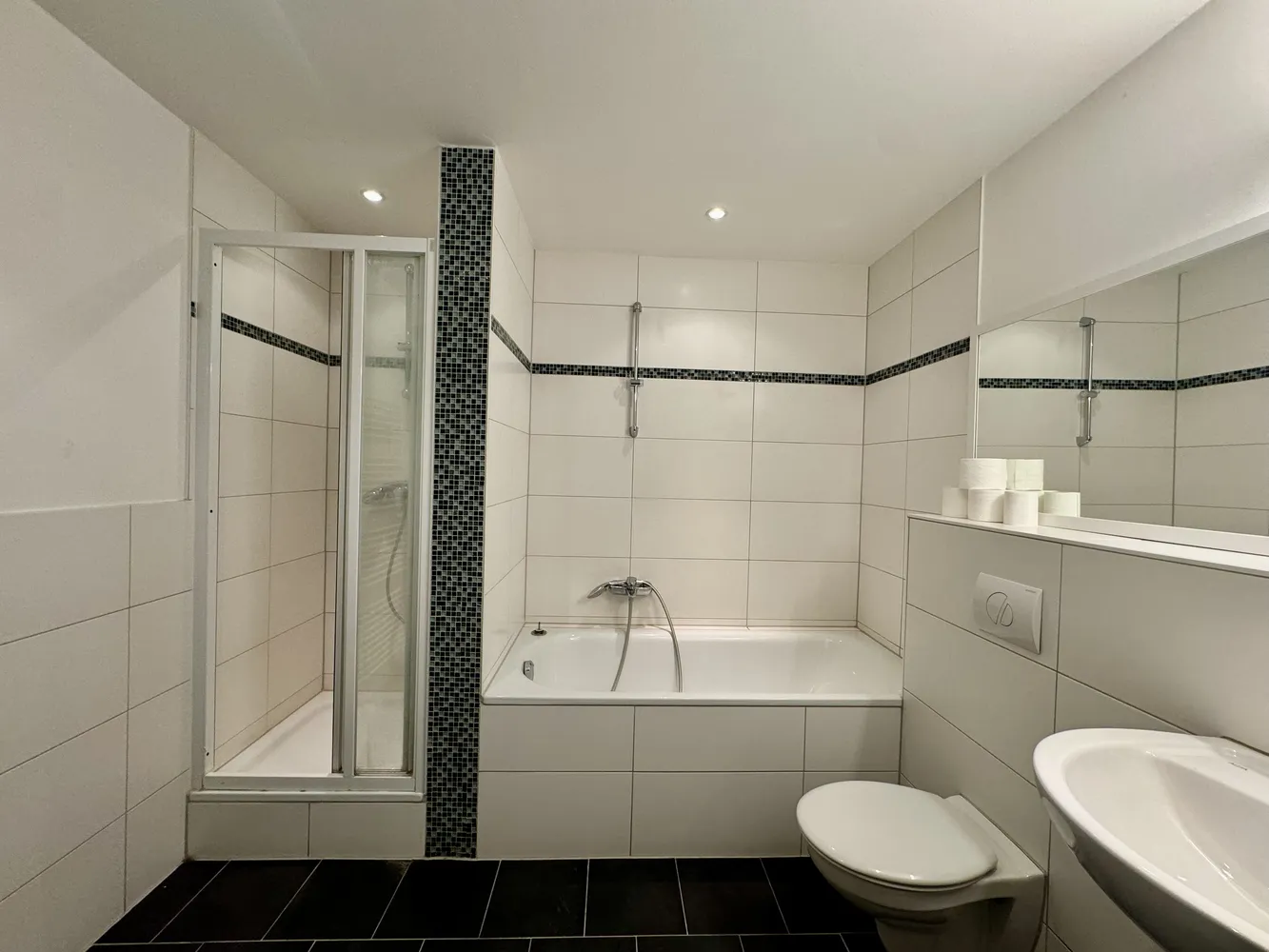 2 room apartment with 105 m² in Berlin – Photo 9