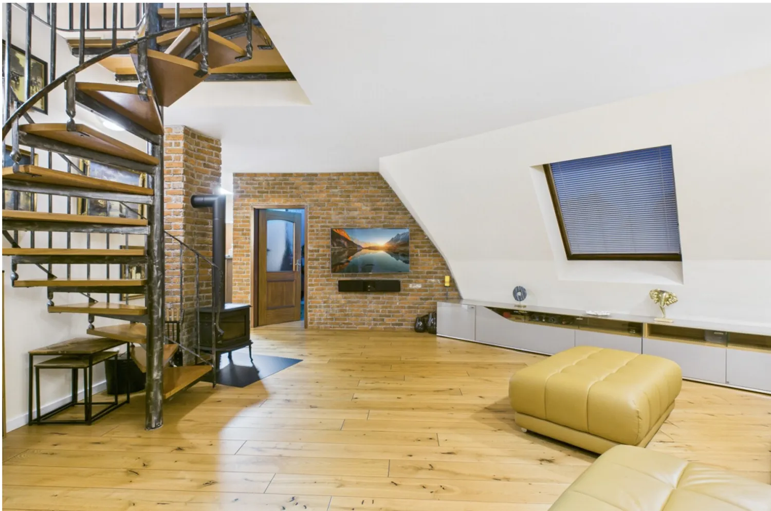 4 Zimmer Wohnung mit 120 m² in Augsburg – Bild 1