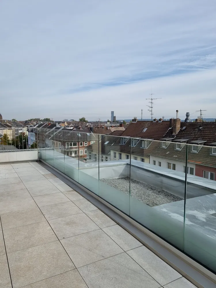 4 Zimmer Wohnung mit 130 m² in Düsseldorf – Bild 1