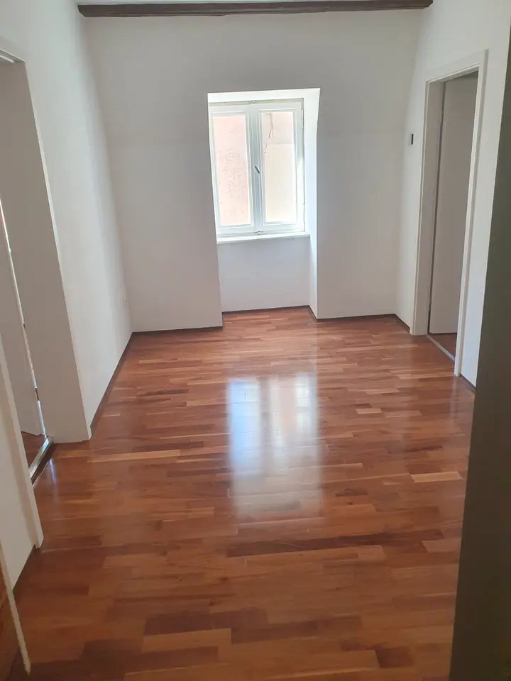 5 Zimmer Wohnung mit 100 m² in Regensburg – Bild 2