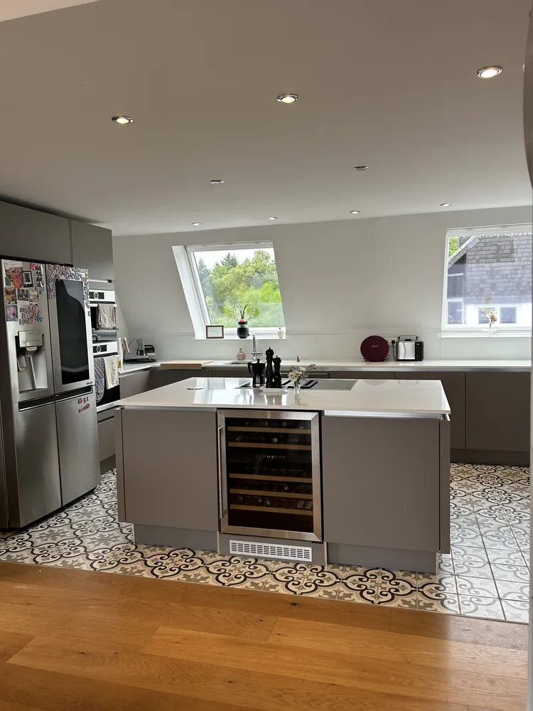 4 Zimmer Wohnung mit 144 m² in Wiesbaden – Bild 2