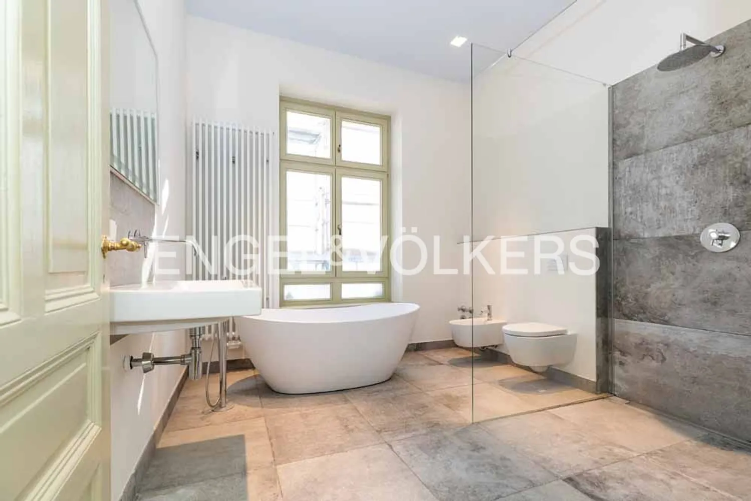 5 Zimmer Wohnung mit 181 m² in Frankfurt am Main – Bild 1