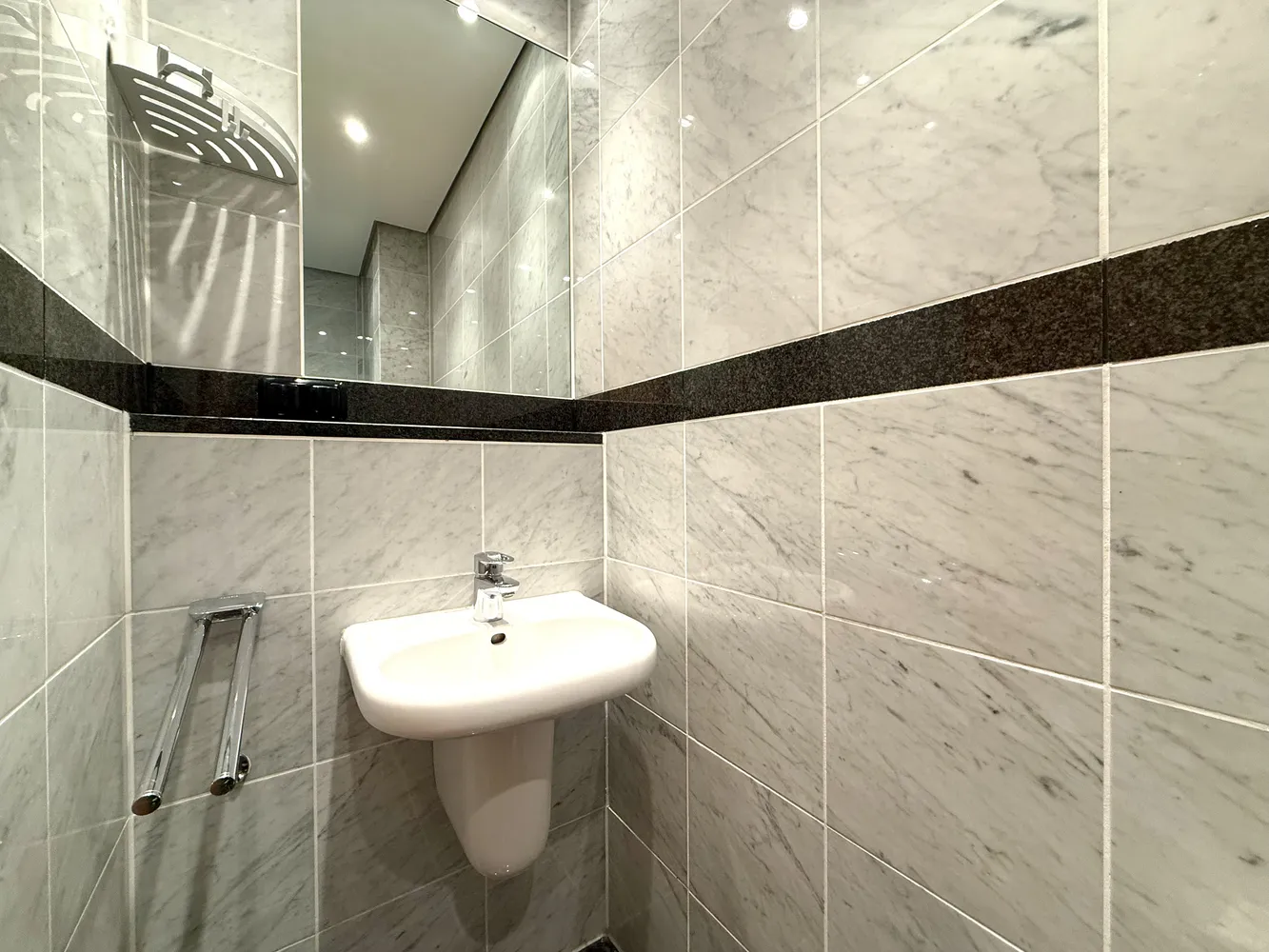 3 room apartment with 157 m² in Berlin – Photo 3