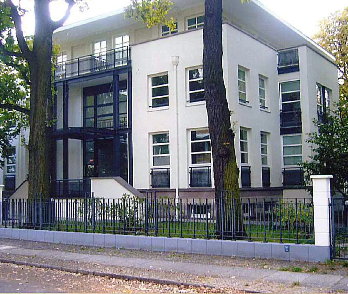 4 Zimmer Wohnung mit 196 m² in Berlin – Bild 1