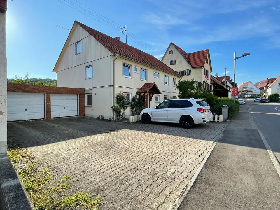 9 Zimmer Haus mit 249 m² in Metzingen – Bild 1