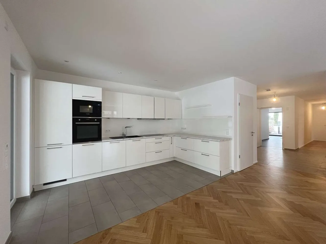4 Zimmer Wohnung mit 124 m² in Frankfurt am Main – Bild 2