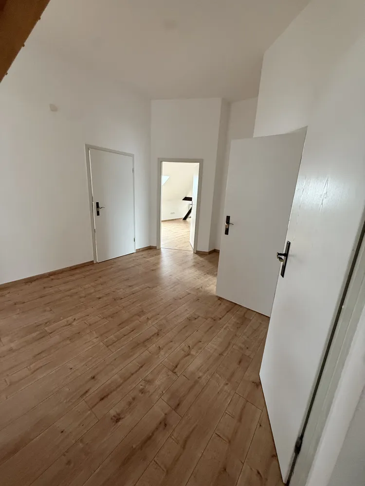 4 Zimmer Wohnung mit 110 m² in Bitterfeld-Wolfen – Bild 3