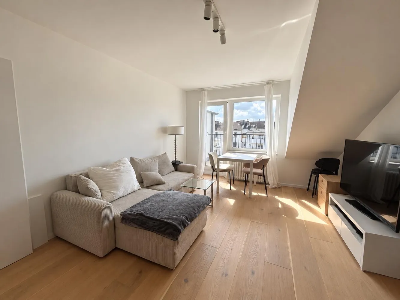2 Zimmer Wohnung mit 60 m² in Düsseldorf – Bild 1