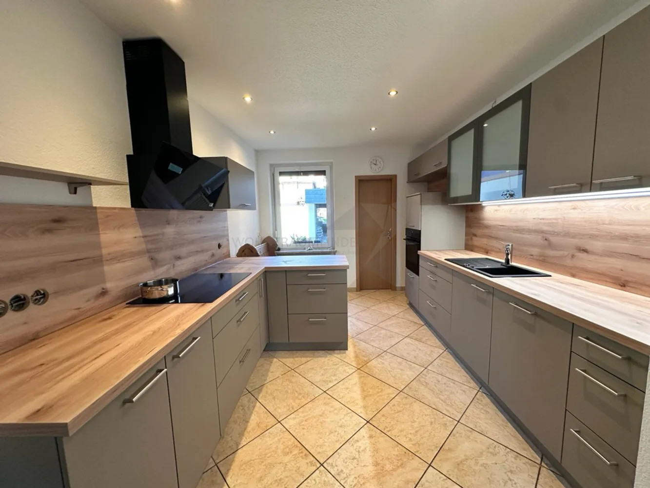 6 Zimmer Wohnung mit 130 m² in Zwickau – Bild 1