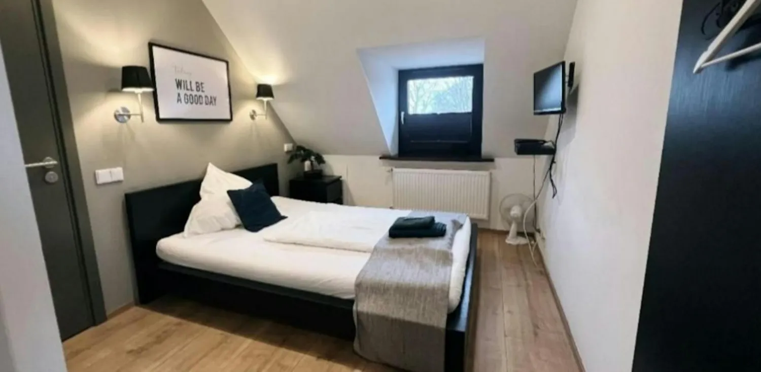 WG-Zimmer in Leverkusen – Bild 1