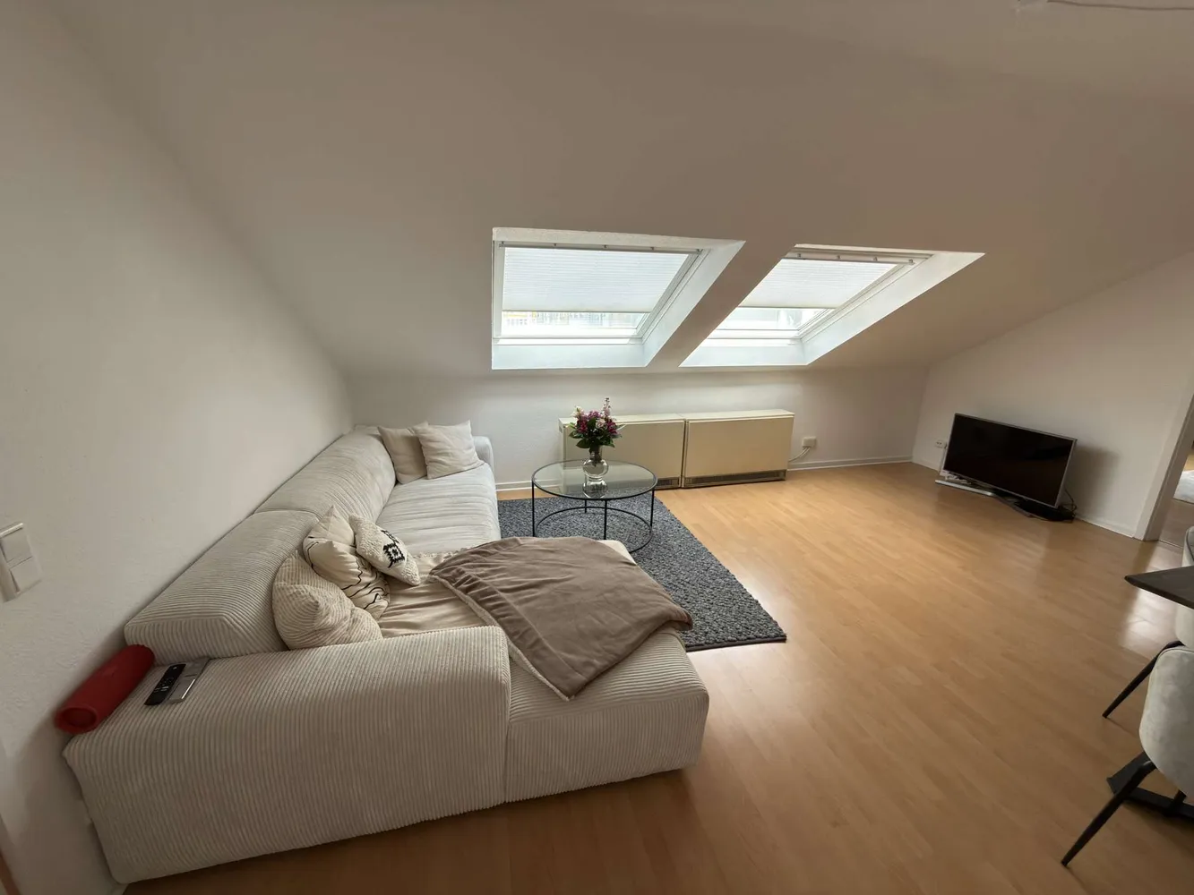 2 Zimmer Wohnung mit 75 m² in Düsseldorf – Bild 2