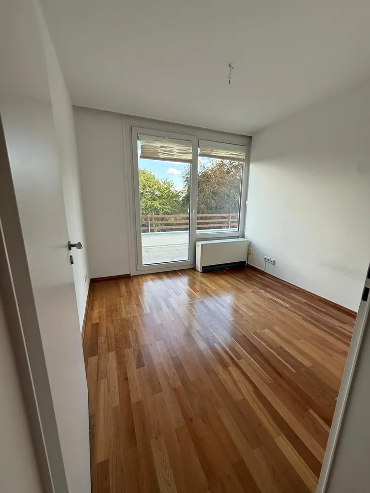 4 Zimmer Wohnung mit 127 m² in Wiesbaden – Bild 2