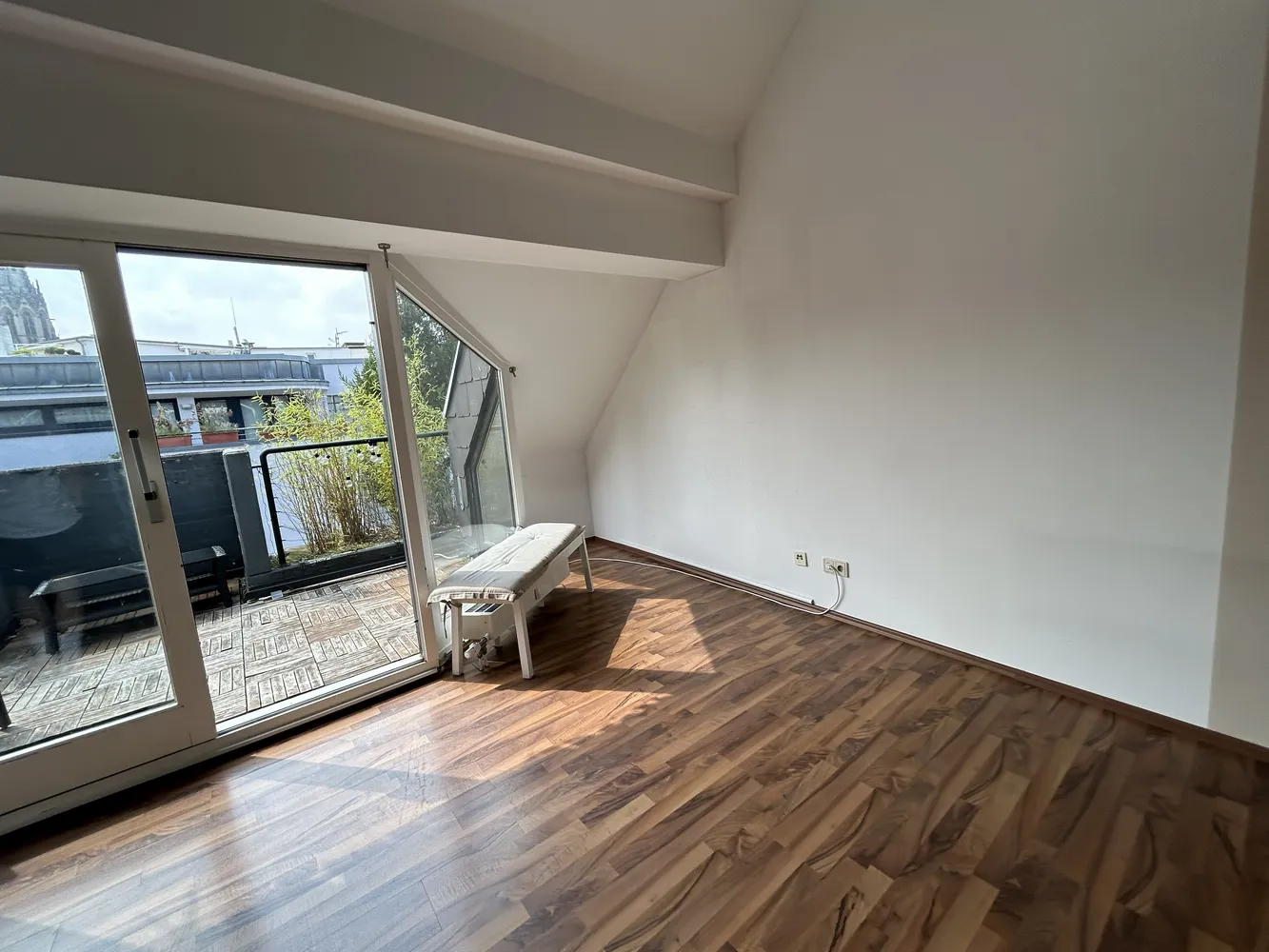 2 Zimmer Wohnung mit 67 m² in Köln – Bild 2