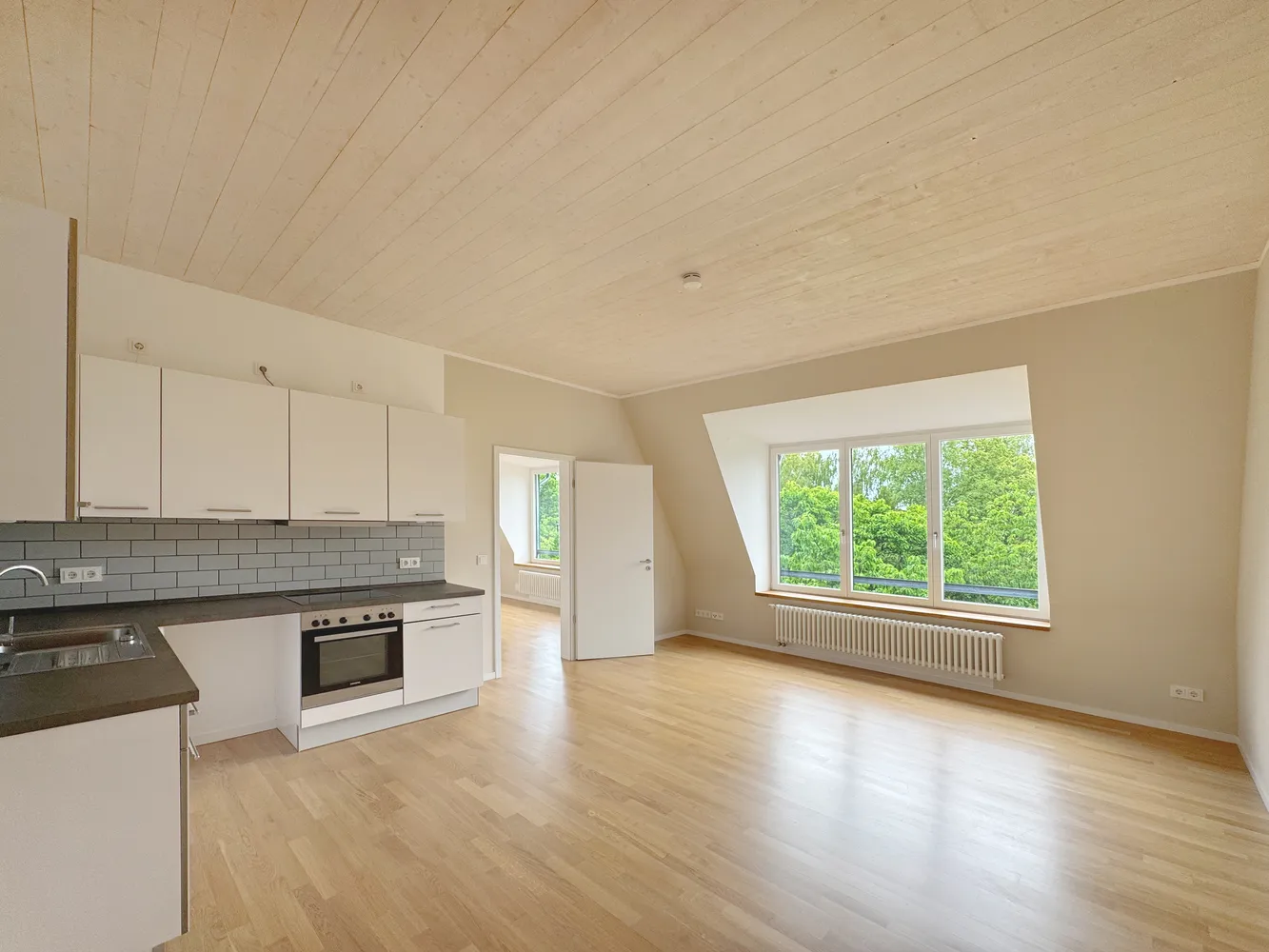 2 Zimmer Wohnung mit 82 m² in Berlin – Bild 2