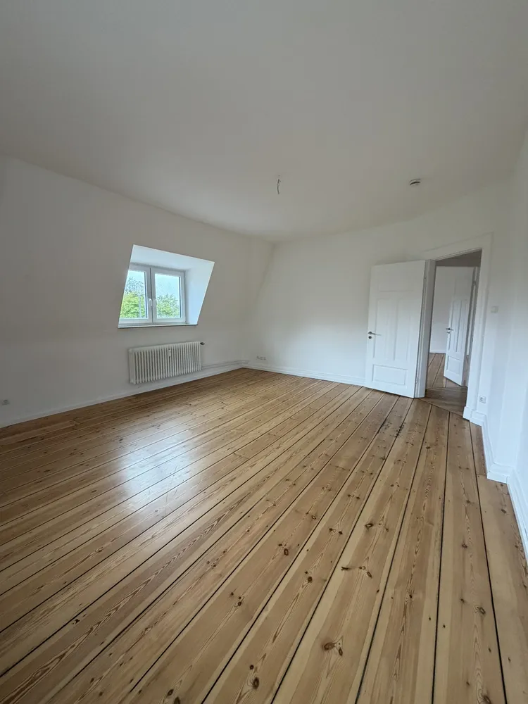6 Zimmer Wohnung mit 180 m² in Hamburg – Bild 2