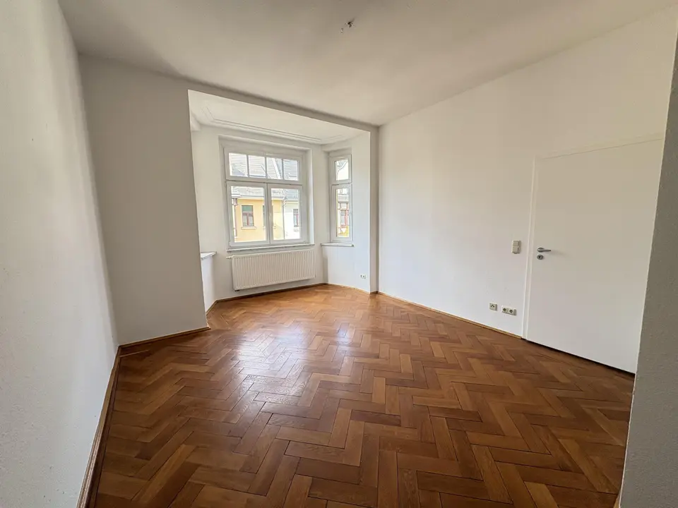 8 Zimmer Wohnung mit 222 m² in Zwickau – Bild 2
