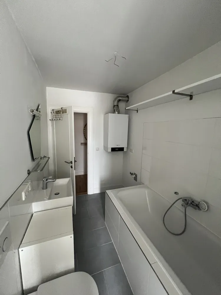 2 Zimmer Wohnung mit 100 m² in Wiesbaden – Bild 4