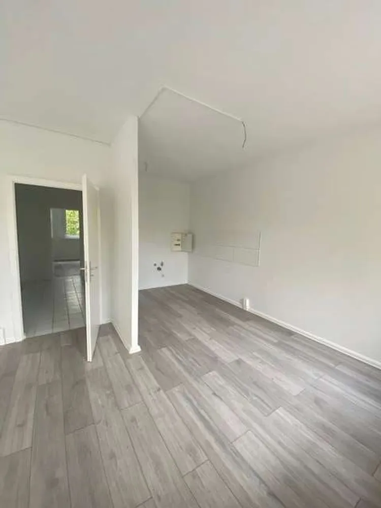 6 Zimmer Wohnung mit 112 m² in Halle (Saale) – Bild 3