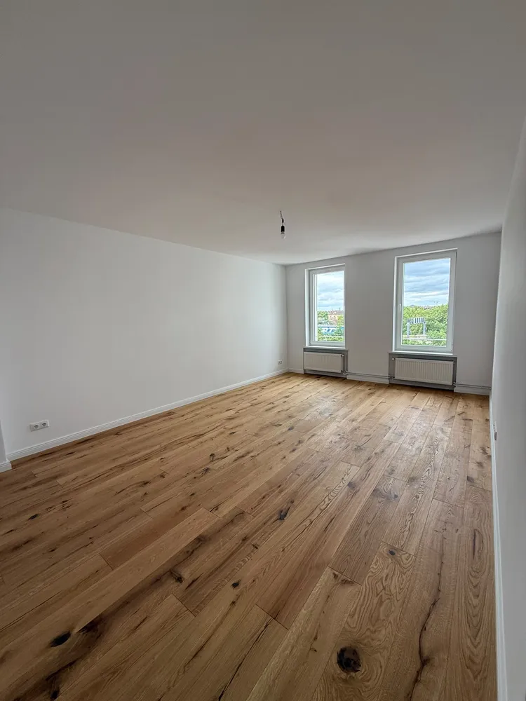 2 Zimmer Wohnung mit 77 m² in Berlin – Bild 1