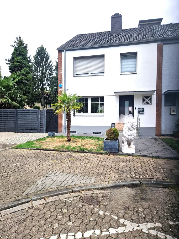 4 Zimmer Haus mit 130 m² in Oberhausen – Bild 1