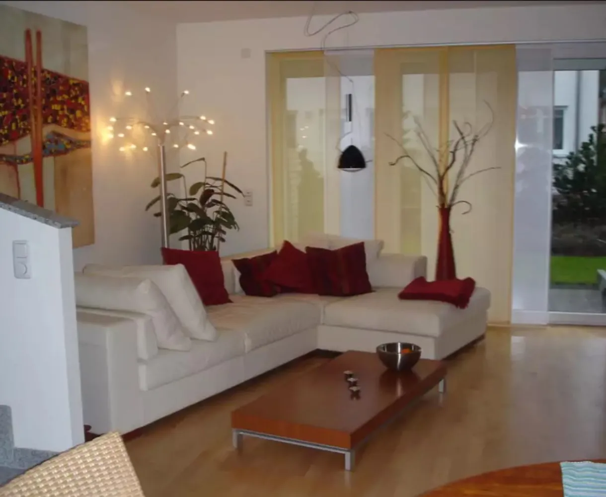 6 Zimmer Wohnung mit 144 m² in Hamburg – Bild 2
