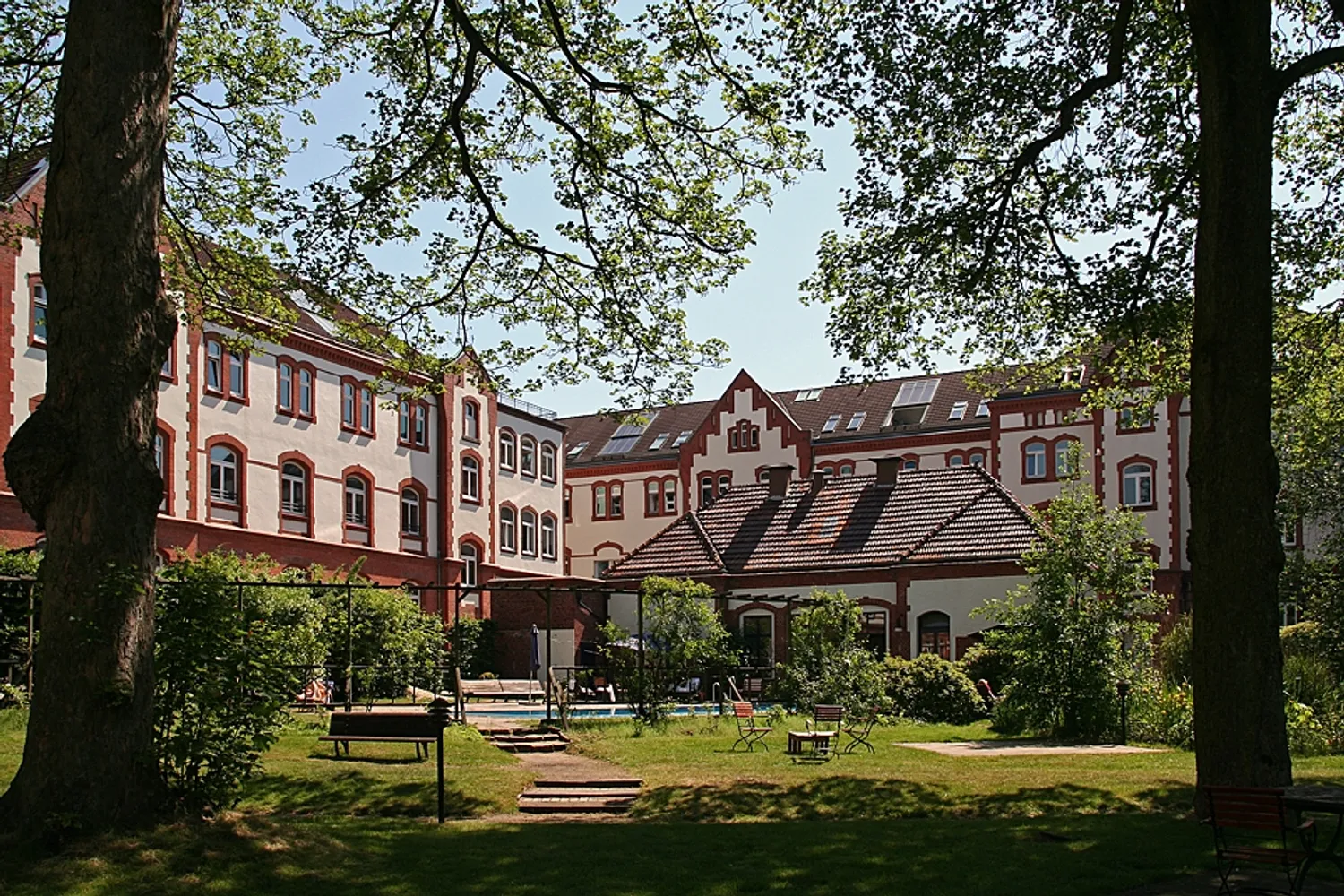 2 Zimmer Wohnung mit 129 m² in Hamburg – Bild 2