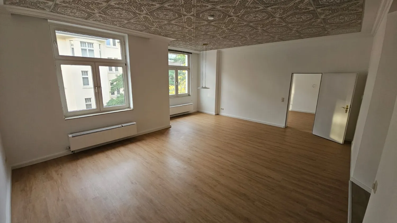 4 Zimmer Wohnung mit 124 m² in Düsseldorf – Bild 2