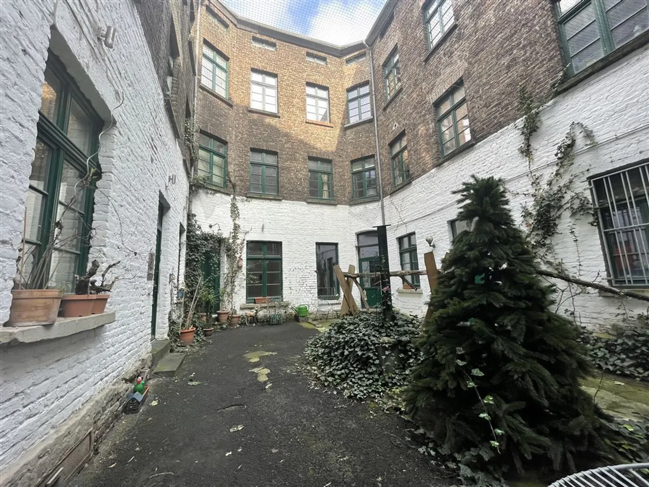 11 Zimmer Haus mit 258 m² in Düsseldorf – Bild 1