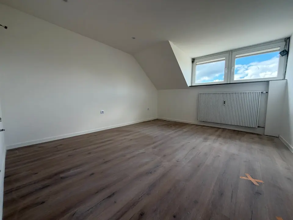 6 Zimmer Wohnung mit 140 m² in Mönchengladbach – Bild 2