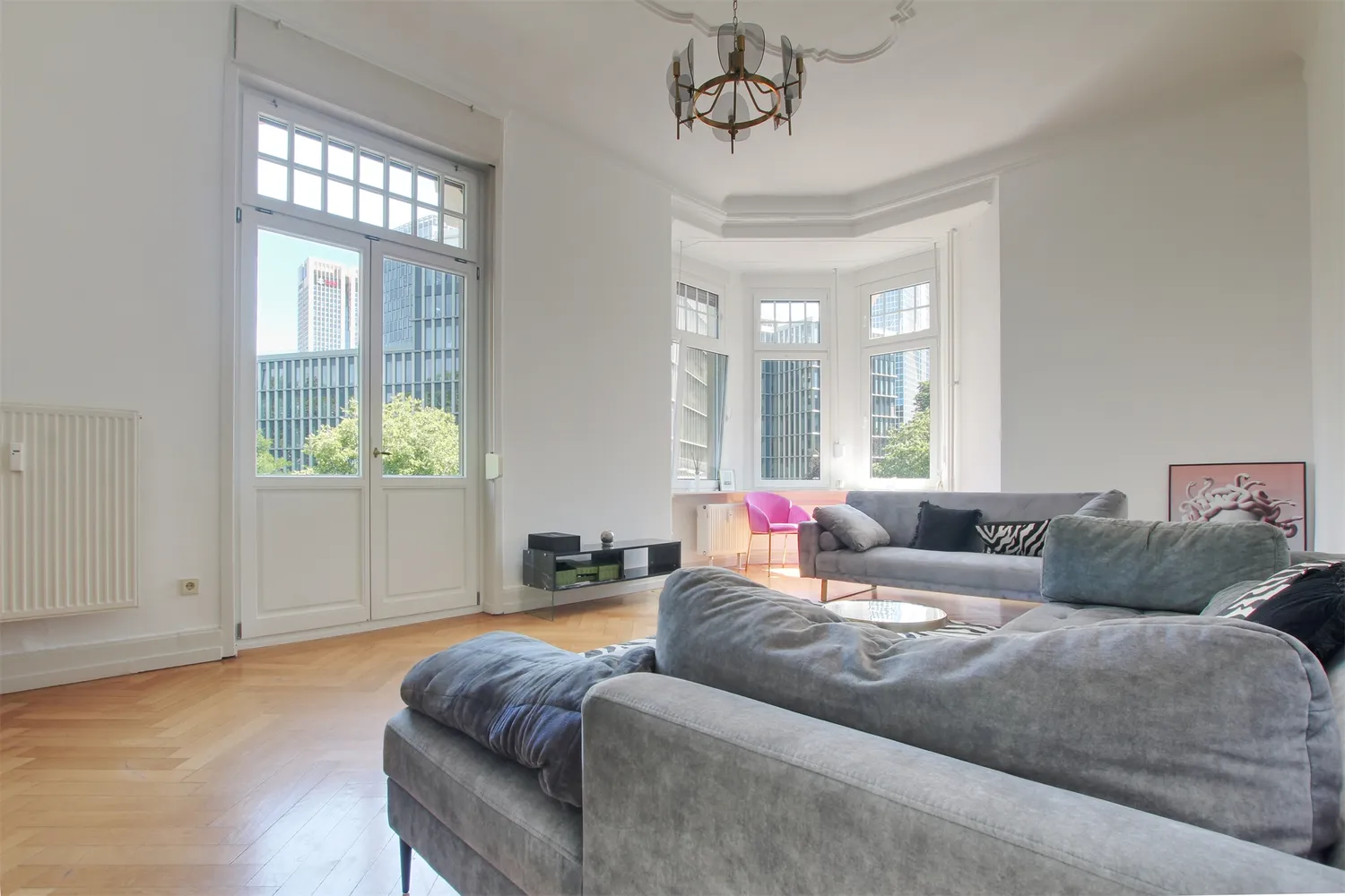 5 Zimmer Wohnung mit 150 m² in Frankfurt am Main – Bild 1