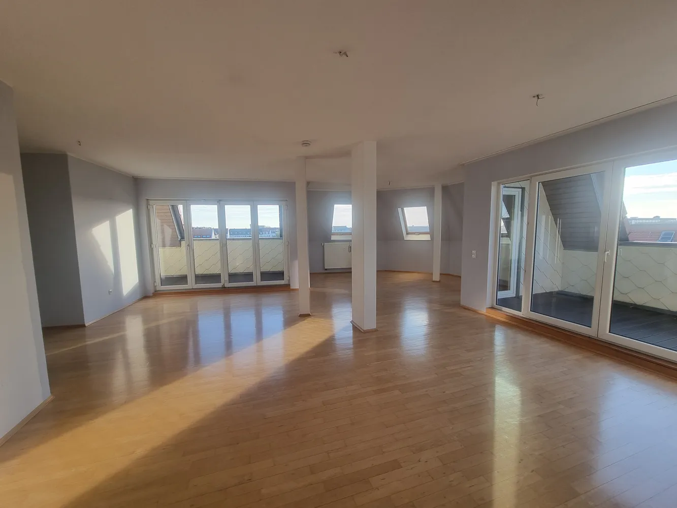 4 Zimmer Wohnung mit 140 m² in Leipzig – Bild 1