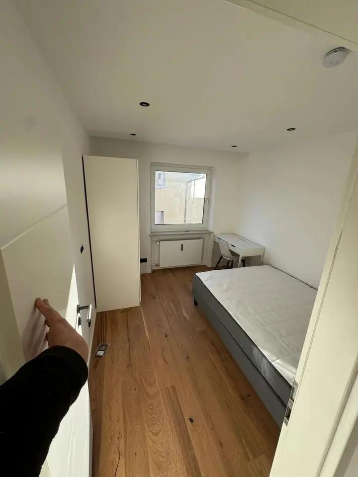 4 Zimmer Wohnung mit 14 m² in München – Bild 1