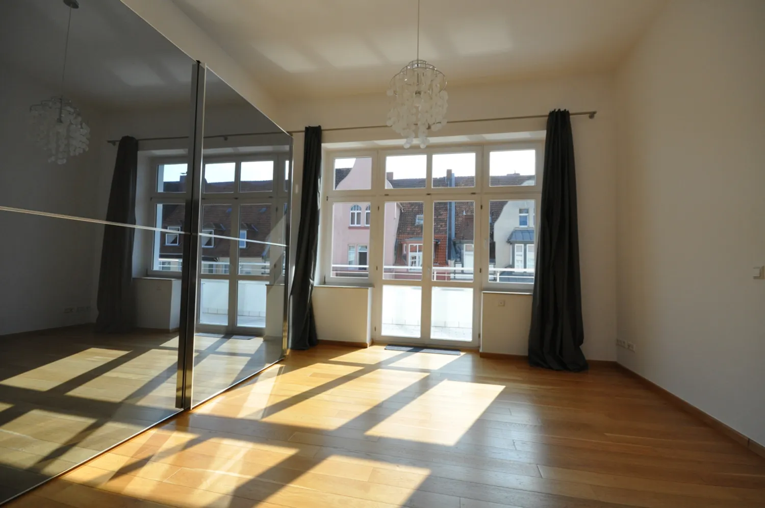 6 Zimmer Wohnung mit 246 m² in Hannover – Bild 3