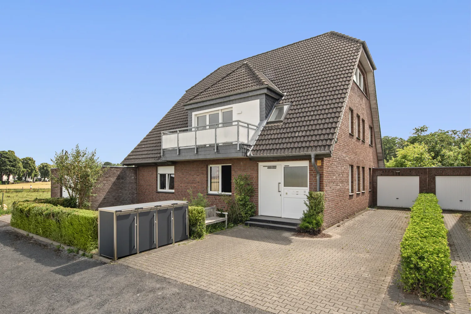 5 Zimmer Wohnung mit 175 m² in Düsseldorf – Bild 1