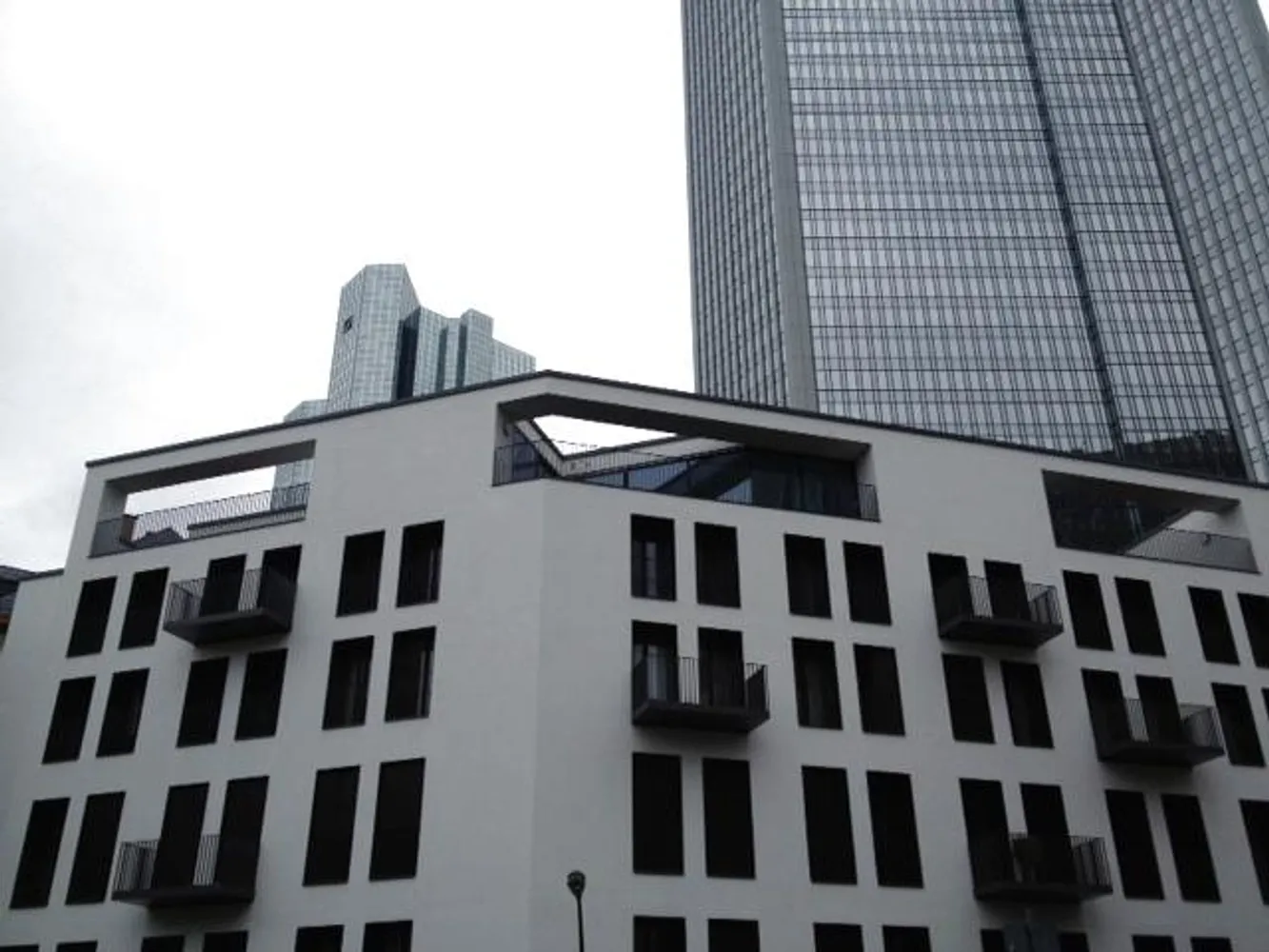 3 Zimmer Wohnung mit 136 m² in Frankfurt am Main – Bild 2